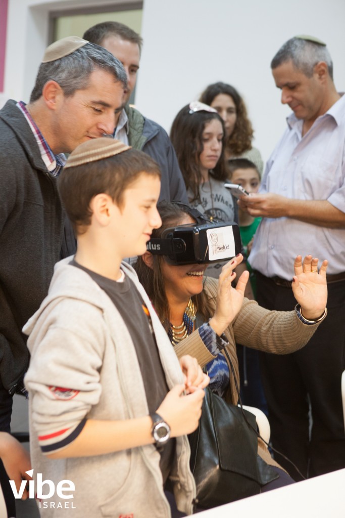Lisa Nielsen, of The Innovative Educator, trying the Oculus Rift while we visited MindCet in Yeruham, Israel.